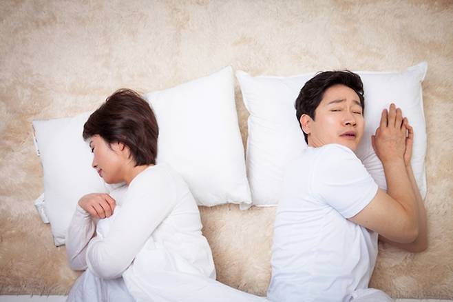 자다가 자꾸 움찔거린다면 스트레스 과다로 인한 '수면 근대성 경련'이 나타난 것일 수 있다./사진=게티이미지뱅크