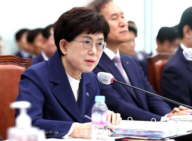 최연혜 한국가스공사 사장이 지난해 10월 24일 오전 서울 여의도 국회에서 열린 산업통상자원중소벤처기업위원회 국정감사에서 의원들의 질의에 답하고 있다.ⓒ