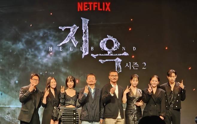 ‘지옥2’에 출연한 임성재, 문소리, 김신록, 연상호 감독, 최규석 작가, 김현주, 문근영, 김성철(왼쪽부터), 사진|이다원 기자