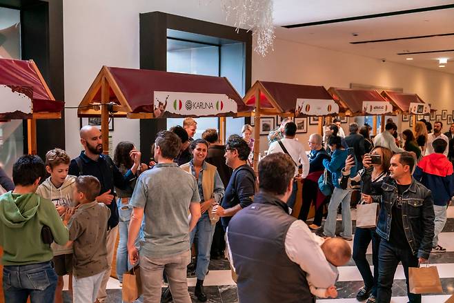 달콤함을 찾아 모여든 초콜릿 축제 손님들