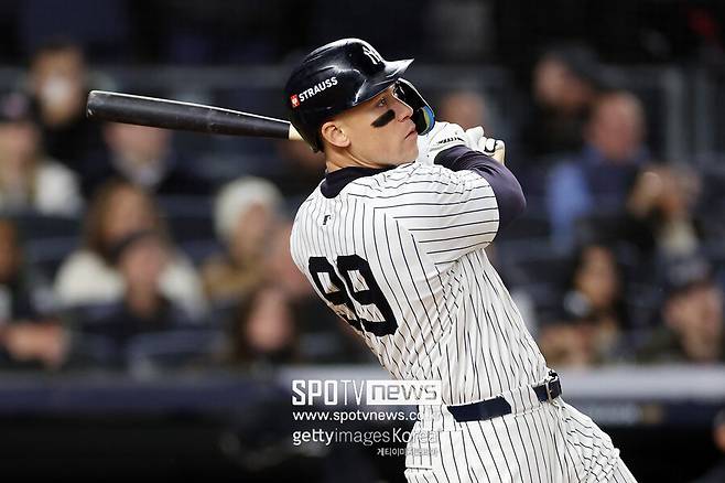 ▲ 뉴욕 양키스 애런 저지는 올해 아메리칸리그 MVP 수상이 유력한 선수다. 투고타저 시즌을 거스르는 압도적인 홈런 생산력으로 메이저리그 전체 홈런 1위와 장타율 1위에 올랐다. 출루율까지 1위라 OPS 역시 메이저리그 전체 1위다. 그런데 포스트시즌만 되면 작아진다.