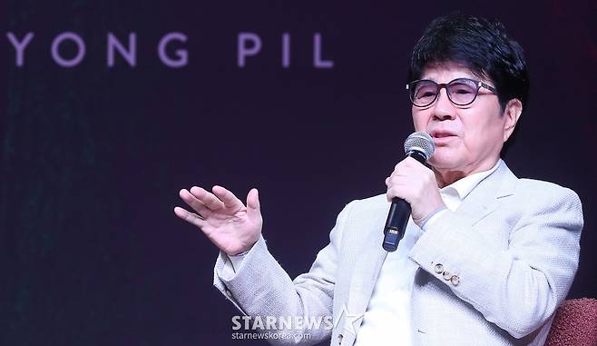 가수 조용필이 22일 오후 서울 용산구 블루스퀘어에서 진행된 정규 20집 '20' 발매기념 기자간담회에 참석해 인사말을 하고 있다. '20'은 조용필의 음악 세계에서 중요한 이정표가 될 앨범으로, 타이틀곡 '그래도 돼'를 비롯해 '찰나', 'Timing(타이밍)', '세렝게티처럼', '왜', 'Feeling Of You(필링 오브 유)', '라' 등 총 7곡이 수록됐다 /사진=김창현 chmt@