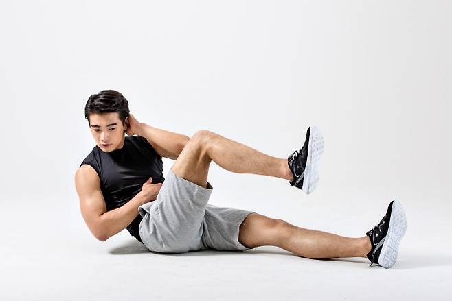 최근 언제 어디서나 할 수 있는 맨몸 운동을 선호하는 사람들이 많아졌다. 게티이미지뱅크 제공