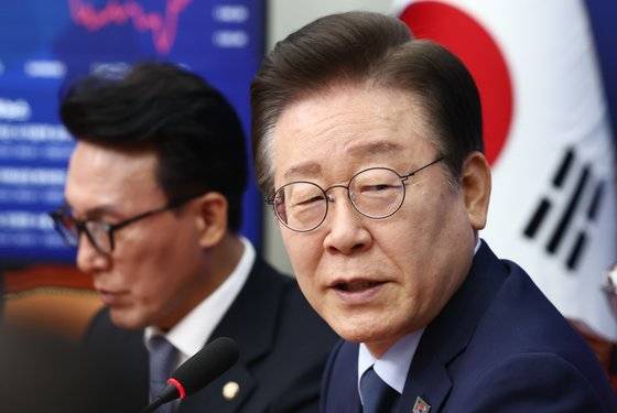 이재명 더불어민주당 대표가 23일 오전 서울 여의도 국회에서 열린 최고위원회의에서 모두 발언을 하고 있다. 뉴스1