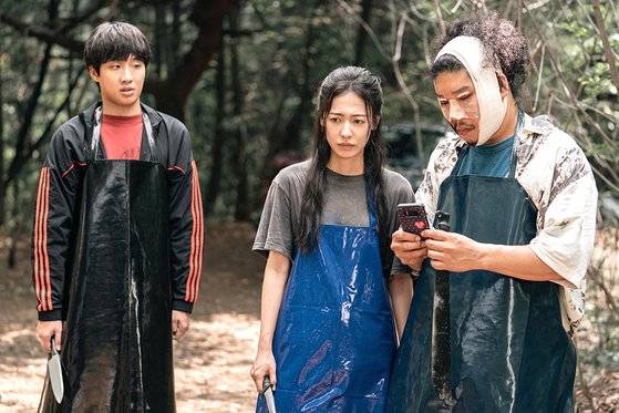 감독 4인 4색 앤솔로지 영화 '더 킬러스' 중 노덕 감독이 연출한 '업자들'은 헤밍웨이 단편 '살인자들'을 토대로 살인청부 사건이 꼬리에 꼬리를 문 하청 킬러들을 통해 들통난 중국 실화에 영감받아 만들었다. 사진 스튜디오빌