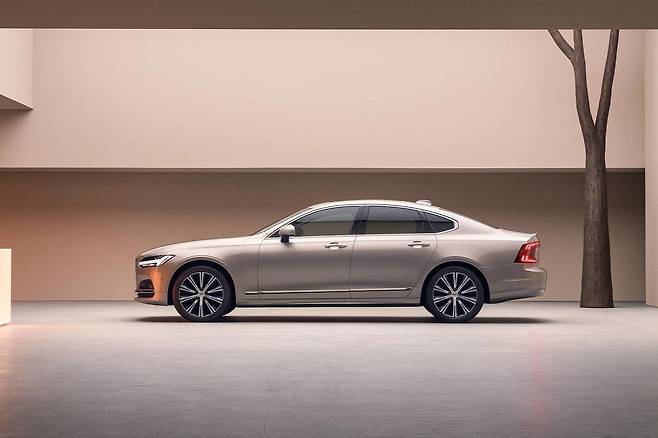 볼보 S90 측면