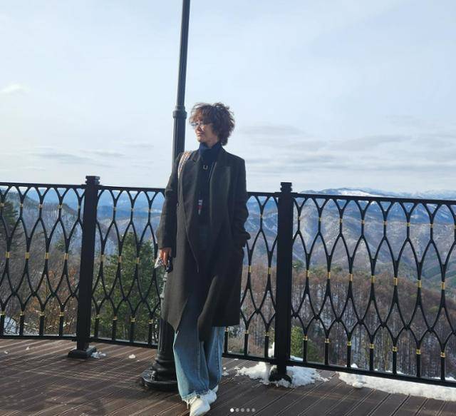 김성령이 SNS를 통해 우아한 매력을 드러냈다. 김성령 SNS