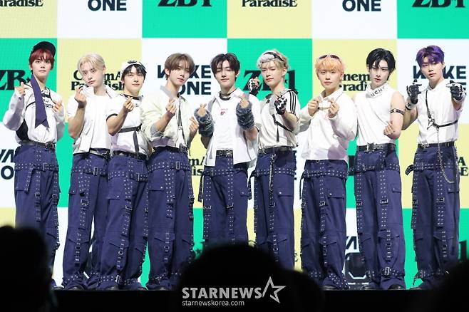 그룹 ZEROBASEONE(제로베이스원) 김규빈, 김지웅, 석매튜, 한유진, 장하오, 성한빈, 김태래, 리키, 박건욱이 26일 오후 서울 용산구 블루스퀘어 마스터카드홀에서 네번째 미니앨범 'CINEMA PARADISE' 미디어 쇼케이스를 열고 포즈를 취하고 있다. 네번째 미니앨범 'CINEMA PARADISE'는 다양한 삶의 과정에서 누구나 직면하게 되는 'BAD'한 상황에도 불구하고 결국에는 '해피엔딩(GOOD)'을 꿈꾸는 사람들과 이들의 행보를 격하게 응원하는 ZEROBASEONE 특유의 '초긍정 에너지'가 담겼다. 2024.08.26 /사진=임성균