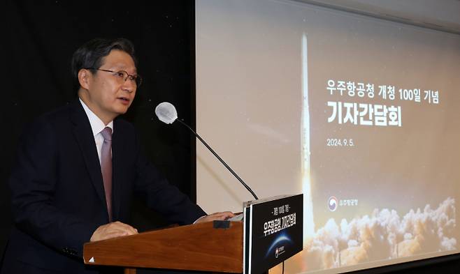 윤영빈 우주항공청장이 지난 9월 서울 중구 코리아나호텔에서 열린 개청 100일 기념 우주항공청 기자간담회에서 주요성과를 발표하고 있다. /사진=뉴스1