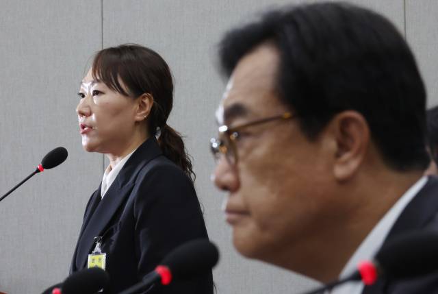 ▲1일 국회에서 열린 운영위원회의 대통령비서실과 국가안보실, 대통령 경호처 대상 국정감사에서 김 여사 공천 개입 의혹을 제기한 강혜경 씨가 증인으로 출석, 의원 질의에 답하고 있다. 오른쪽은 정진석 비서실장. ⓒ연합뉴스