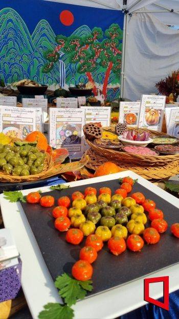 4일 여의도 국회의사당 국회 박물관 앞 잔디광장에서 열린 제12회 한국식문화세계화대축제 행사장에 요리연구가인 권현숙 테이스트 연구소 대표가 만든 출품작들이 전시돼있다. 문혜원 기자