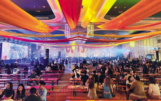 지구 고객들이 모인 솔레어 리조트의‘ 치맥축제’