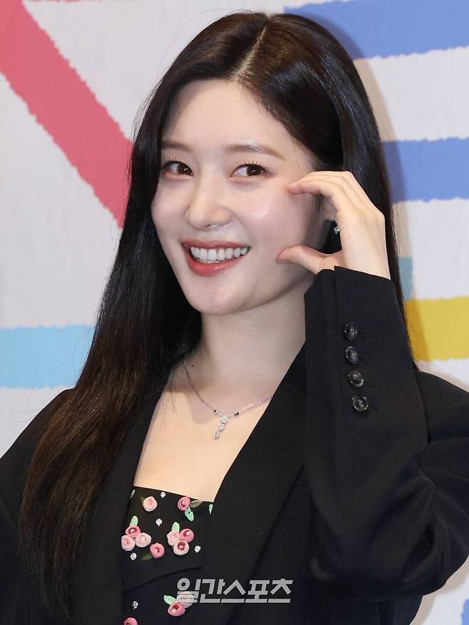 배우 정채연이 8일 오전 서울 구로구 라마다호텔에서 열린 JTBC 수요드라마 '조립식 가족' 제작발표회에서 포즈를 취하고 있다. 서병수 기자 qudtn@edaily.co.kr /2024.10.08/