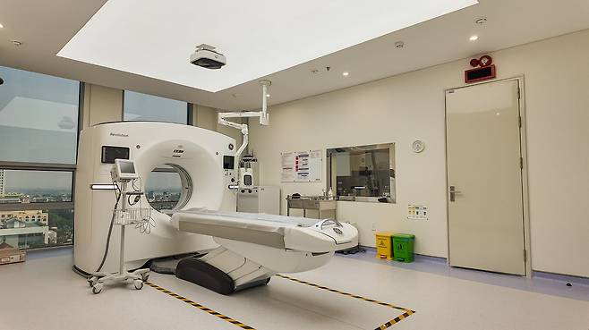 베트남 ‘H+인터네셔널 메디컬센터 헬스케어&폴리클리닉 하노이’에 GE헬스케어 레볼루션 컴퓨터단층촬영(CT) 장비가 배치돼 있다./H+양지병원