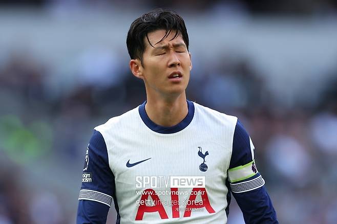 ▲ 사우디아라비아가 또 손흥민을 노린다. 지난해 여름 거액의 돈다발로 손흥민을 유혹했다가 거절당한 바 있다. 손흥민은 프리미어리그 잔류를 선언하며 토트넘에 대한 애정을 나타냈다. 시간이 지났고, 토트넘은 손흥민과 연장 계약 소식을 알리지 않고 있다. 감감무소식에 손흥민 측도 분노했다는 영국 현지 보도가 터졌다. 급기야 사우디아라비아 이적설까지 불거졌다. 토트넘이 1년 연장 팀 옵션만 발동할 경우 내년 여름 이적설은 또 불거질 전망이다.