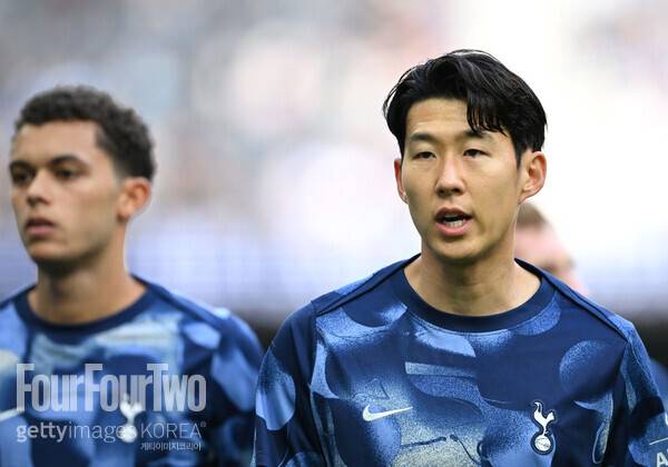 사진=게티이미지. 손흥민은 토트넘 홋스퍼에서 현재의 계약 기간 이후 한 시즌을 더 뛸 것으로 보인다. 토트넘이 계약 1년 연장 옵션 발동을 준비하고 있다. 유럽 축구 이적시장 전문가 파브리시오 로마노 기자는 14일(이하 한국시간) 자신의 SNS를 통해 “토트넘은 손흥민의 계약을 2026년 6월까지 연장하는 조항을 활성화하기 위한 절차를 시작했다. 손흥민이 토트넘에서 최소한 한 시즌 더 뛰는 게 구단의 계획이다”고 독점 소식을 전했다.