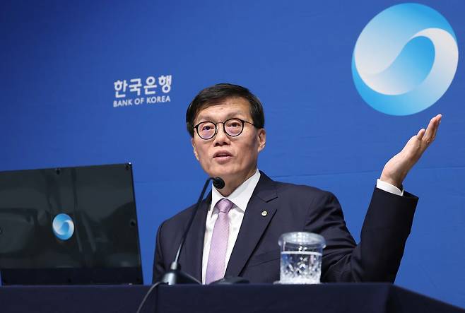 이창용 한국은행 총재가 10월11일 기준금리 결정에 관한 기자간담회에서 발언하고 있다. ⓒ사진공동취재단