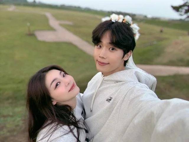 가수 에일리가 '솔로지옥' 출신 최시훈과 내년 4월 20일 결혼한다. A2Z엔터테인먼트 제공