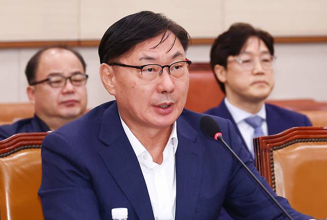이화영 전 경기도 평화부지사가 지난 달 2일 오후 서울 여의도 국회 법제사법위원회에서 열린 박상용 수원지검 부부장검사 탄핵소추사건 조사 청문회에 출석, 의원 질의에 답변하고 있다./뉴스1