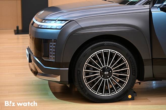 현대자동차가 21일 목요일 미국 로스앤젤레스 골드스테인 하우스에서 전동화 SUV '아이오닉 9'을 세계 최초로 공개한 가운데 경기 고양시 일산서구 킨텍스로 현대모터스튜디오 고양에서 아이오닉9 미디어갤러리가 진행되고 있다./사진=이명근 기자 qwe123@