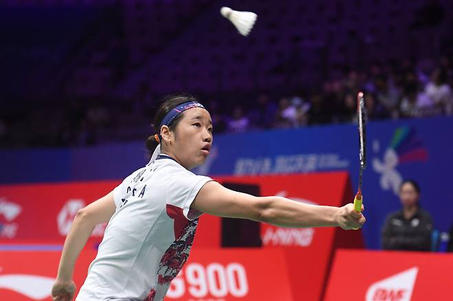(241119) -- SHENZHEN, Nov. 19, 2024 (Xinhua) -- An Se Young of South Korea hits a return during the women's singles round 1 match against Ratchanok Intanon of Thailand at the China Masters 2024 in Shenzhen, south China's Guangdong Province, Nov. 19, 2024. (Xinhua/Liang Xu)<저작권자(c) 연합뉴스, 무단 전재-재배포, AI 학습 및 활용 금지>