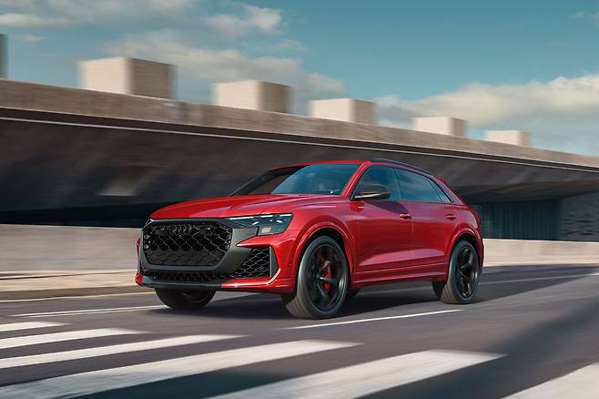 아우디 RS Q8 퍼포먼스