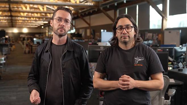 - 안드레이 반 룬 라이엇게임즈 LoL 총괄 디렉터, 폴 벨레자 라이엇게임즈 LoL 총괄 프로듀서