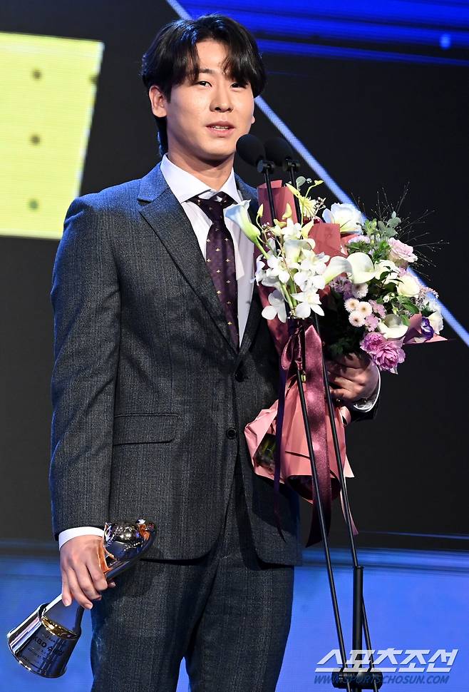 26일 롯데호텔월드에서 열린 2024 KBO 시상식, 유격수부문 수비상 KIA 박찬호가 소감을 말하고 있다. 잠실=허상욱 기자 wook@sportschosun.com/2024.11.26/