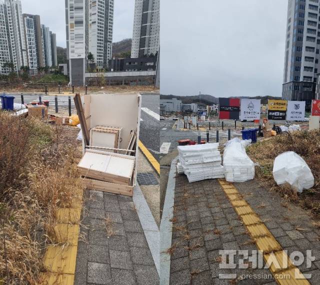 ▲ 생활쓰레기를 수거해간 다음 날에도 폐기물로 인해 인도가 막혀 있다. ⓒ 프레시안(이재진)