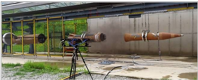 요격탄의 탄 분리 기능을 확인하는 시험.(국방부 제공)