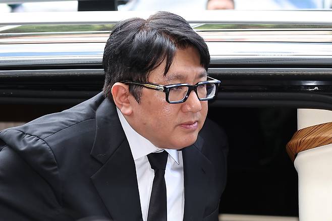 방시혁 하이브 의장이 28일 오후 서울 중구 한 호텔에서 빈 자이드 알 나하얀 아랍에미리트(UAE) 대통령과의 간담회를 위해 참석하고 있다. 2024.5.28/뉴스1 ⓒ News1 김민지 기자