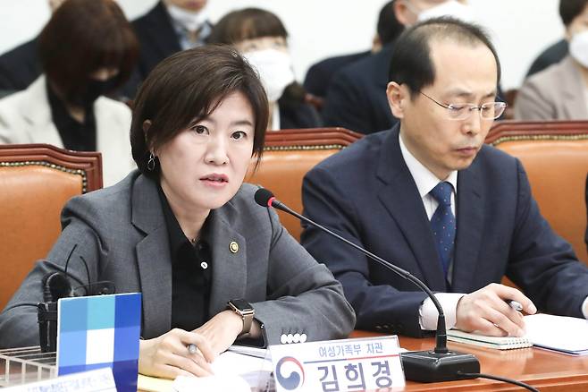 2020년 4월 당시 김희경 여성가족부 차관이 국회 당정협의에 참석한 모습. 뉴스1