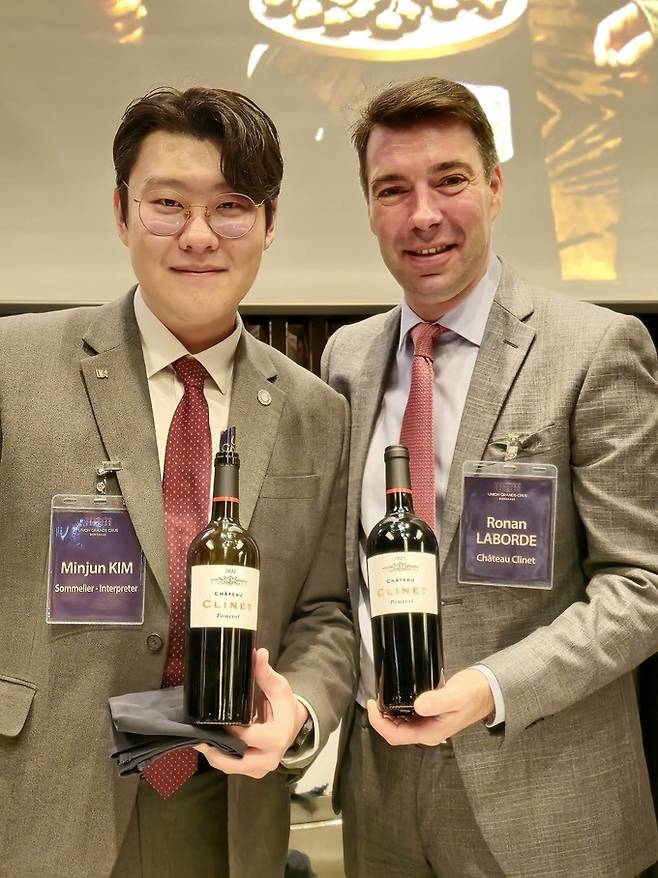UGCB Ronan Laborde 회장과 한국소믈리에대회 2024 우승자 김민준 소믈리에. 최현태 기자