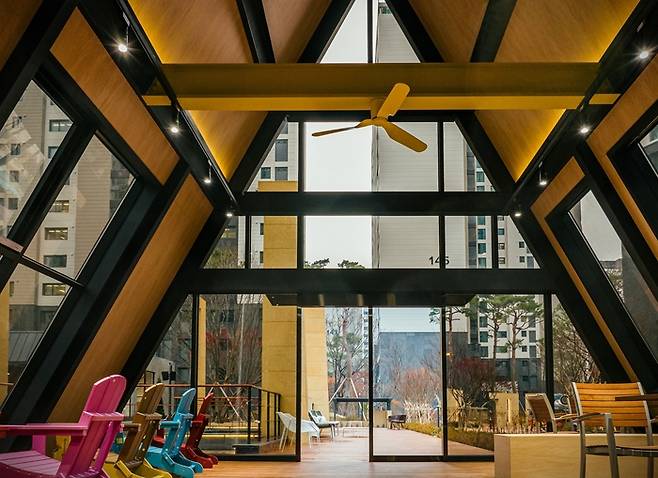 서울 강남구 개포동 디에이치퍼스티어아이파크 2블록에 조성된 ‘네추럴 티 하우스’. 현대건설 제공