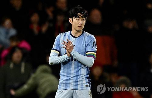 토트넘은 6일(한국시간) 영국 본머스에 있는 바이털리티 스타디움에서 열린 본머스와의 2024-2025시즌 프리미어리그 14라운드 원정 경기에서 0-1로 패했다. 손흥민이 올 시즌 첫 교체로 출전했지만, 토트넘은 본머스에 압도적으로 밀리면서 충격 패를 당했다. 연합뉴스