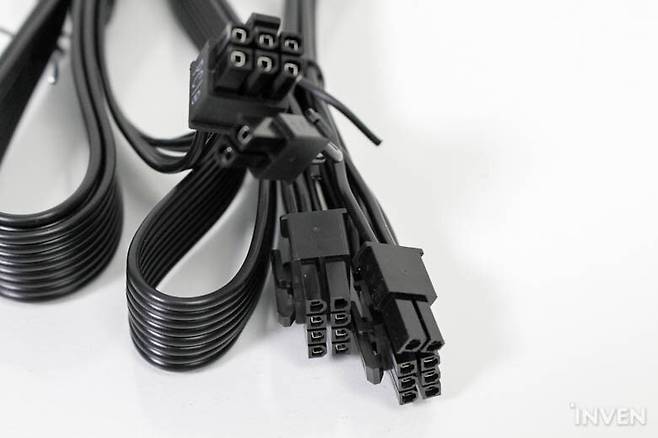 ▲ 8핀(6+2) VGA 보조전원 케이블 x4