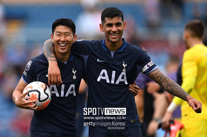 ▲ 다니엘 레비 회장은 '짠돌이'라는 수식어에서 알 수 있듯, 선수단 연봉 체계가 나노미터급으로 세부적이다. 성적 대신 돈을 택했다는 지적에도 신경 쓰지 않는다. 주장 손흥민은 사과하기 바쁘다. 결국 부주장 크리스티안 로메로가 레비 회장을 향해 경고 메시지를 날린 것으로 보인다.