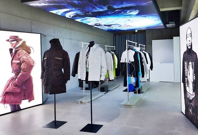 롯데GFR의 캐나다구스 팝업스토어 3층 리테일존/ 롯데GFR 제공