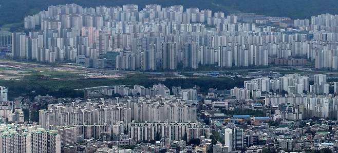 각종 악재가 겹친 12월에도 주택사업 경기가 어두울 것이란 예측이 나왔다. 사진은 서울시내 한 아파트 밀집 지역. /사진=뉴스1