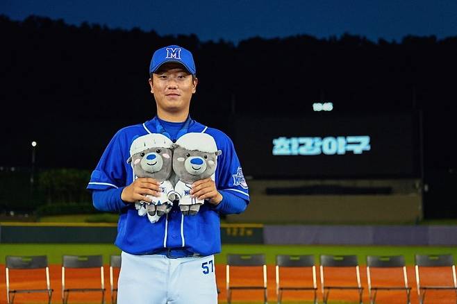 ▲ \'최강야구\'에서 활약한 정현수가 롯데에 지명돼 프로 입성의 꿈을 이뤘다. ⓒ정현수 SNS