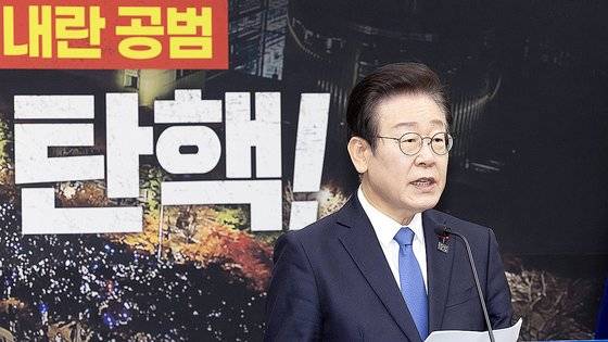 이재명 더불어민주당 대표가 13일 오전 국회에서 당대표 성명을 발표하고 있다. 전민규 기자