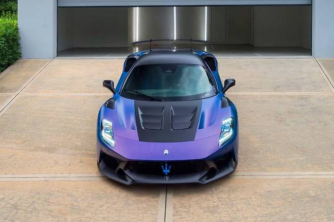 마세라티 GT2 스트라달레