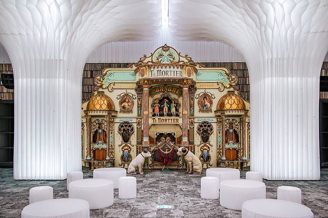 오디움 라운지 100년 넘은 초대형 오르골