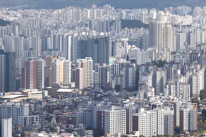지난 8월 30일 서울 남산에서 바라본 아파트 단지 모습. /연합뉴스