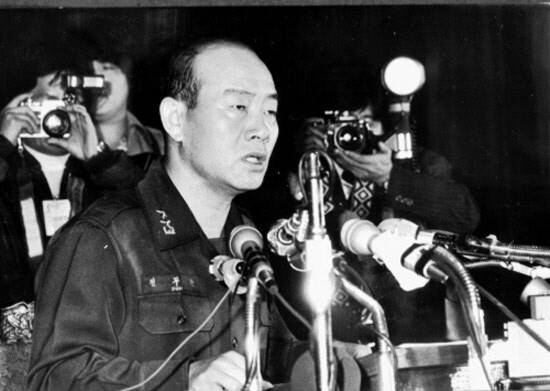 1979년 11월 6일 김재규의 박정희 시해사건 전모를 발표하는 전두환 계엄사 합동수사본부장. 한겨레 자료사진