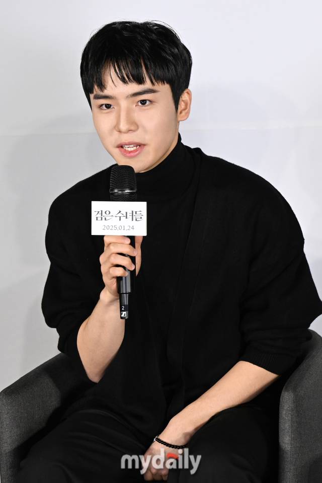 2024년 12월 16일 오전 서울 용산 CGV에서 진행된 영화 '검은 수녀들' 제작발표회에서 문우진이 인사말을 하고 있다. / 곽경훈 기자 kphoto@mydaily.co.kr