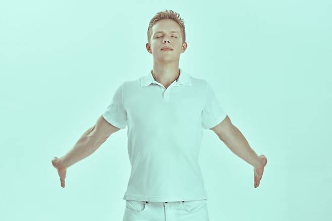 일상생활에서 틈틈이 심호흡하는 것은 심신의 긴장을 떨어뜨리고 이완을 가져오는 데 아주 중요하다. /셔터스톡