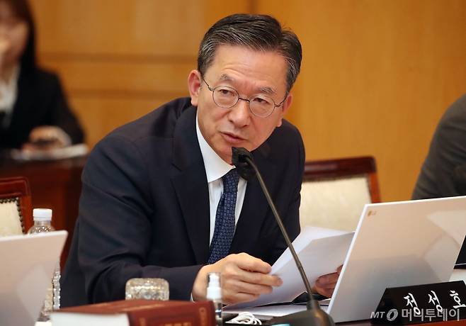 (대구=뉴스1) 공정식 기자 = 정성호 더불어민주당 의원이 24일 오전 대구 중구 한국은행 대구경북본부에서 열린 국회 기획재정위원회의 대구지방국세청, 대구본부세관, 대구지방조달청, 동북지방통계청, 한국은행 대구경북본부·포항본부에 대한 2024년도 국정감사에서 질의하고 있다. 2024.10.24/뉴스1 Copyright (C) 뉴스1. All rights reserved. 무단 전재 및 재배포, AI학습 이용 금지. /사진=(대구=뉴스1) 공정식 기자