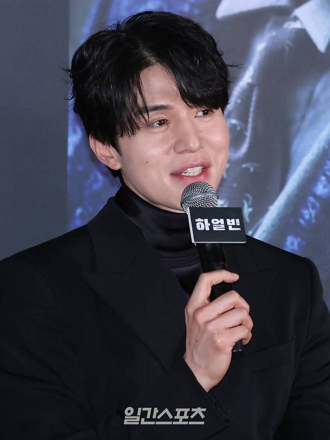 배우 이동욱이 18일 오후 서울 용산구 용산CGV아이파크몰에서 열린 영화 '하얼빈' 언론배급시사회 및 기자간담회에 참석해 인사말을 하고 있다. '하얼빈'은 안중근 의사가 이토 히로부미 암살에 나서기까지 여정을 그렸다. 12월 24일 개봉. 서병수 기자 qudtn@edaily.co.kr /2024.12.18/