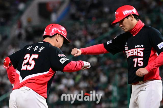 2024년 4월 18일 인천SSG랜더스필드에서 진행된 '2024 신한 SOL 뱅크 KBO 리그' 기아-SSG의 경기. KIA 이우성이 6회초 2사 2,3루에서 3점 홈런을 때린 뒤 그라운드를 돌고 있다./마이데일리